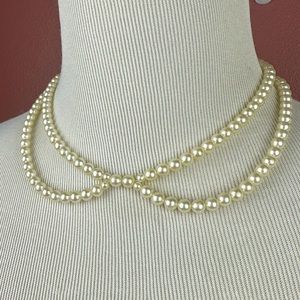 Vintage faux pearl choker collar style necklace with gold tone hardware